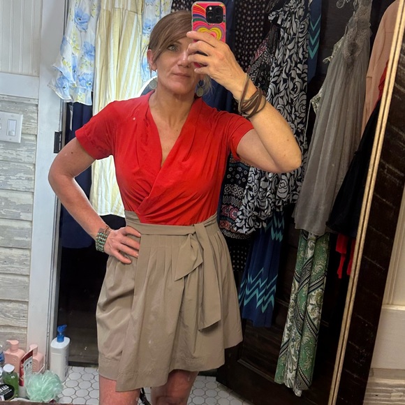 🍓Ark & Co True Wrap Dress Mini Red plunge top Khaki Pleated Skirt Size Small - Picture 9 of 9